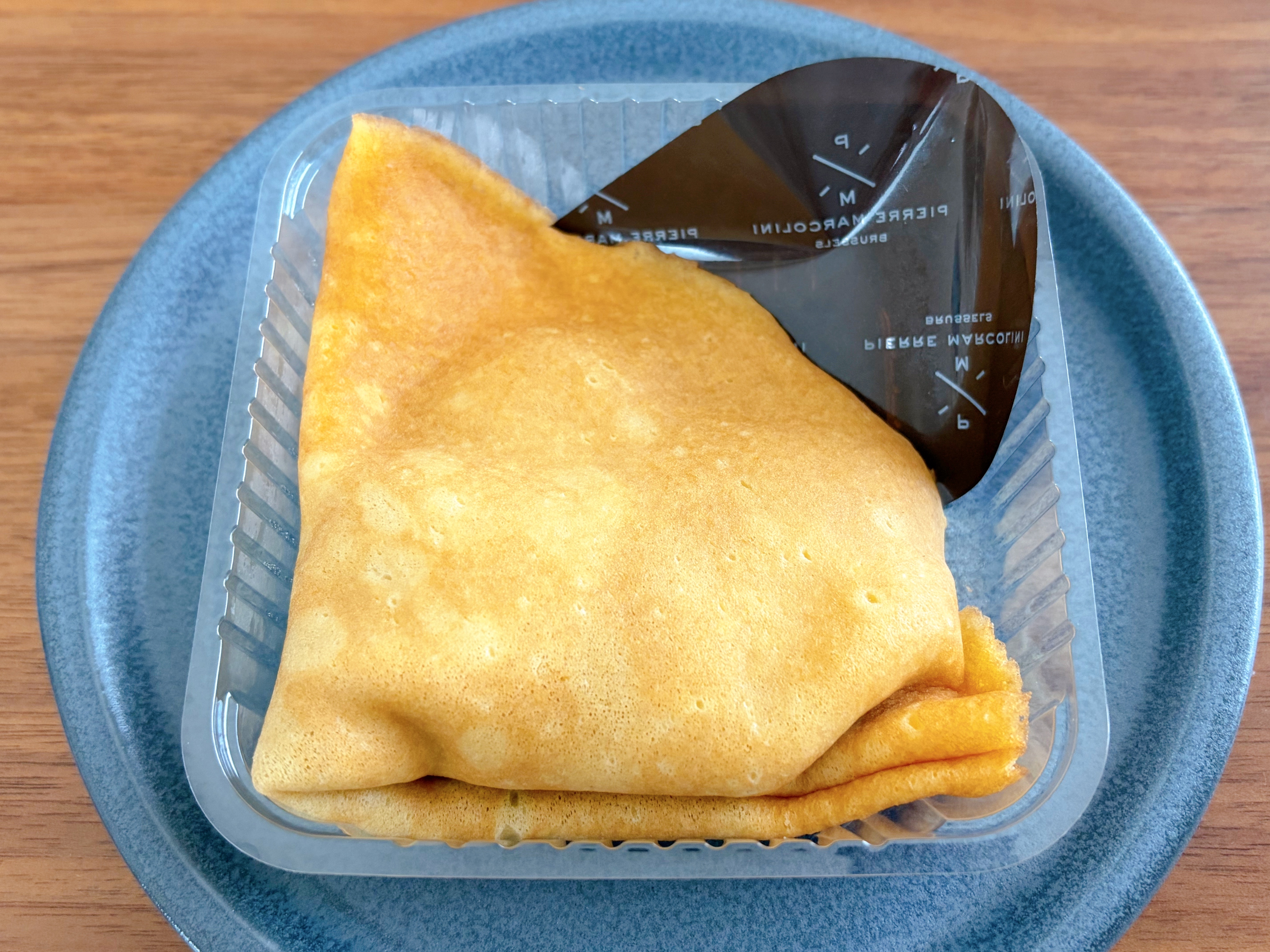 ショコラと洋梨のクレープを開封