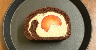 いたがきの「いちごロール」を実食レビュー|毎年人気の期間限定ロールケーキ