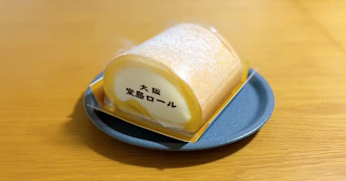 モンシェール「堂島ロール」を実食レビュー|ふわっと軽い生クリームとしっとり生地が絶品!