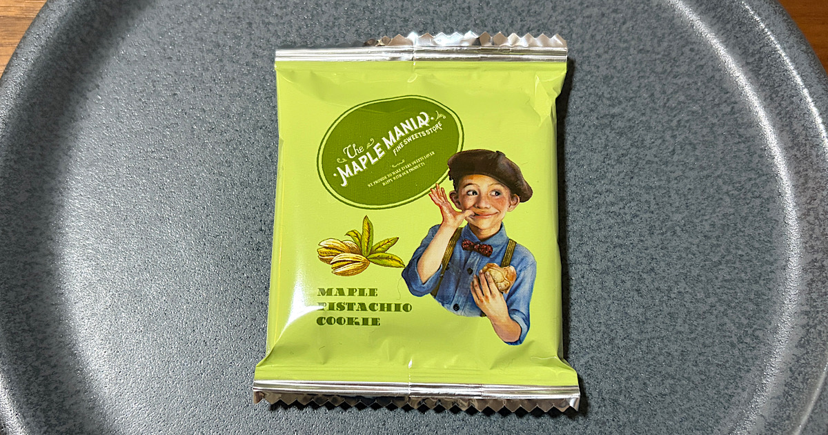 MAPLE MANIA「メープルピスタチオクッキー」を実食レビュー。メープルの甘みとピスタチオのコクが重なる香ばしい一枚