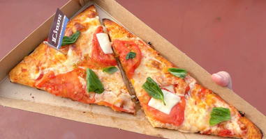 ベルーナドーム「クラフトビアーズ オブ トレインパーク supported by BREWDOG」で味わうフラッグピザ フレッシュトマトマルゲリータ