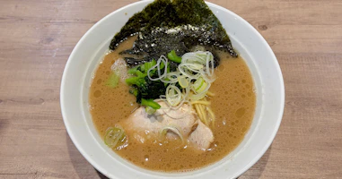 らーめん堂「仙台っ子ラーメン」を実食レビュー|濃厚豚骨醤油×海苔たっぷりで満足度高め!