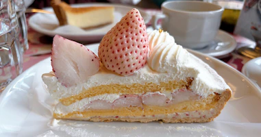 キルフェボン仙台店限定!特選 白イチゴ“初恋の香り”のショートケーキタルトを実食レビュー