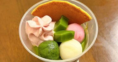 セブンイレブンのさくらと宇治抹茶の和パフェを実食レビュー