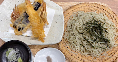 手打ちそばYAHEIの季節の野菜の天ざるそばを実食レビュー