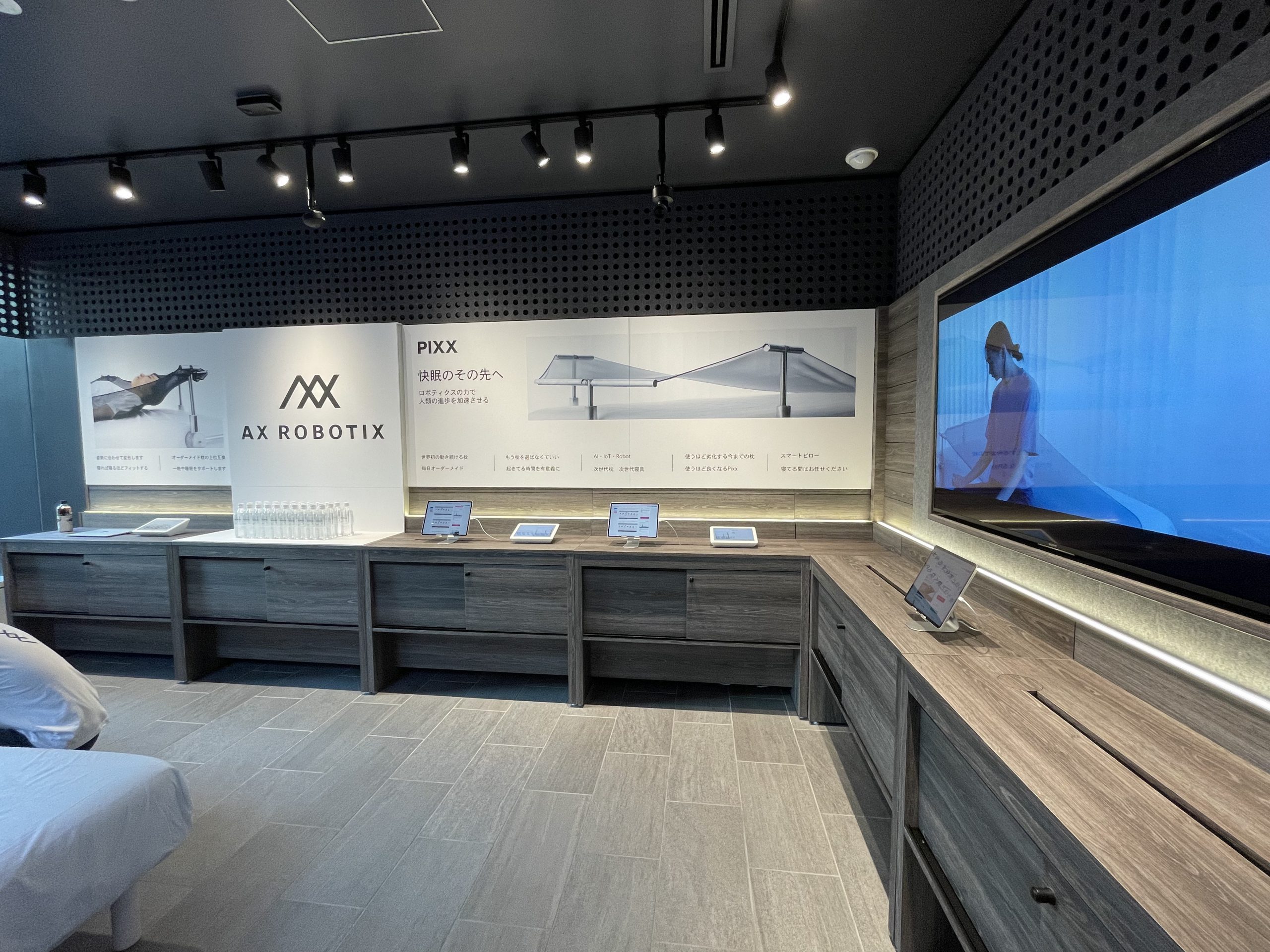 b8ta有楽町店にPixx出展