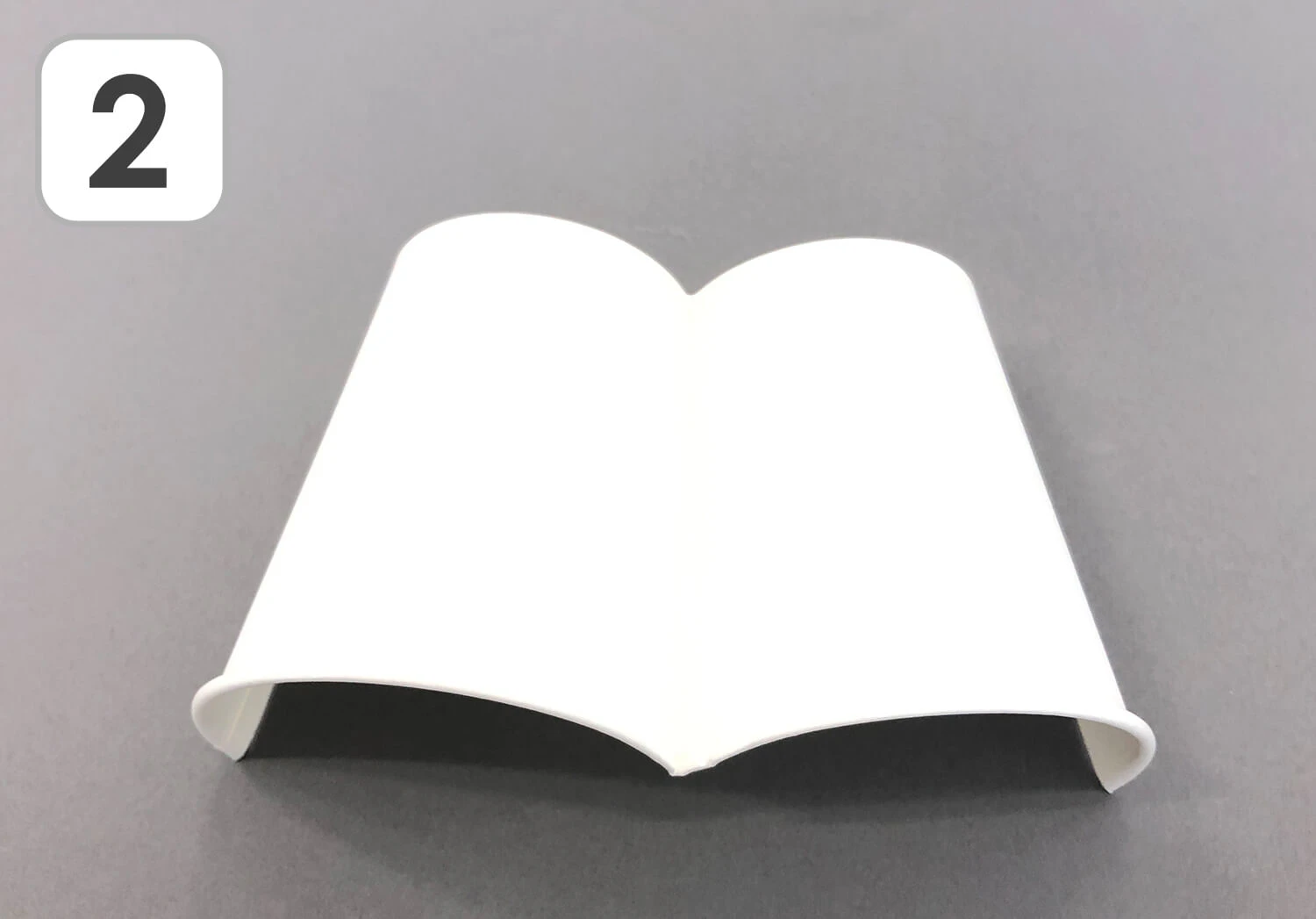 紙コップペンギン製作の手順2