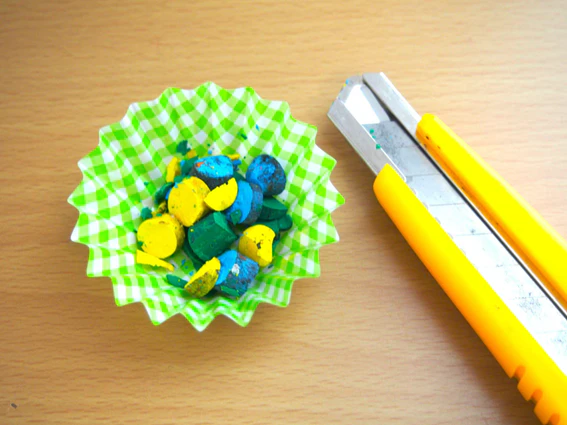 カッターナイフとクレヨン