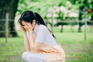 介護職を辞めてよかったと思いたくて悩む女性介護士