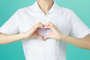 笑顔の男女の理学療法士
