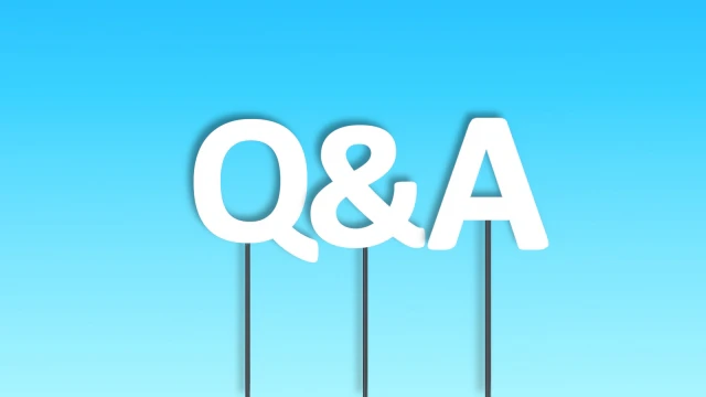 Q&Aが浮かぶ青い背景