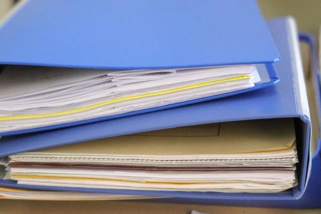 積み重なったファイル