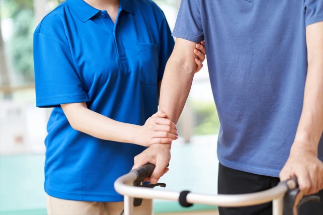 患者さんに寄りそうスタッフ