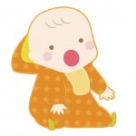 フード付きの服を着る赤ちゃん