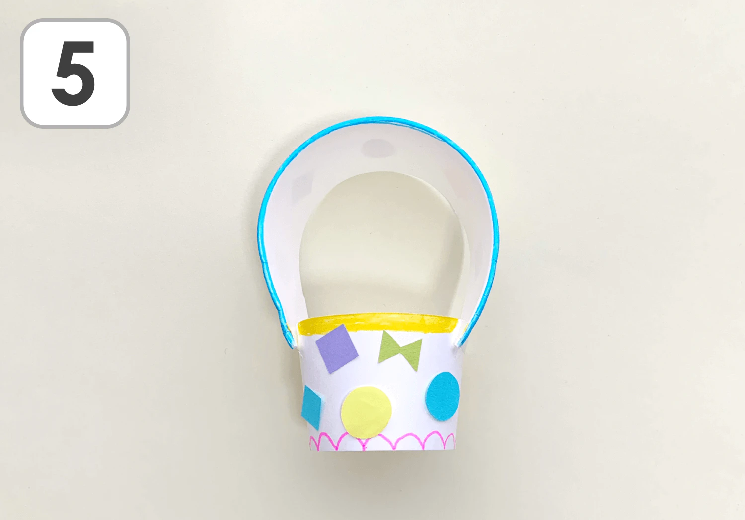 紙コップの観覧車の製作手順５