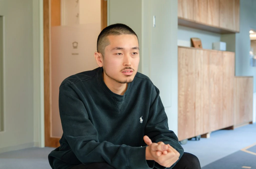 真剣に語る篠原さん