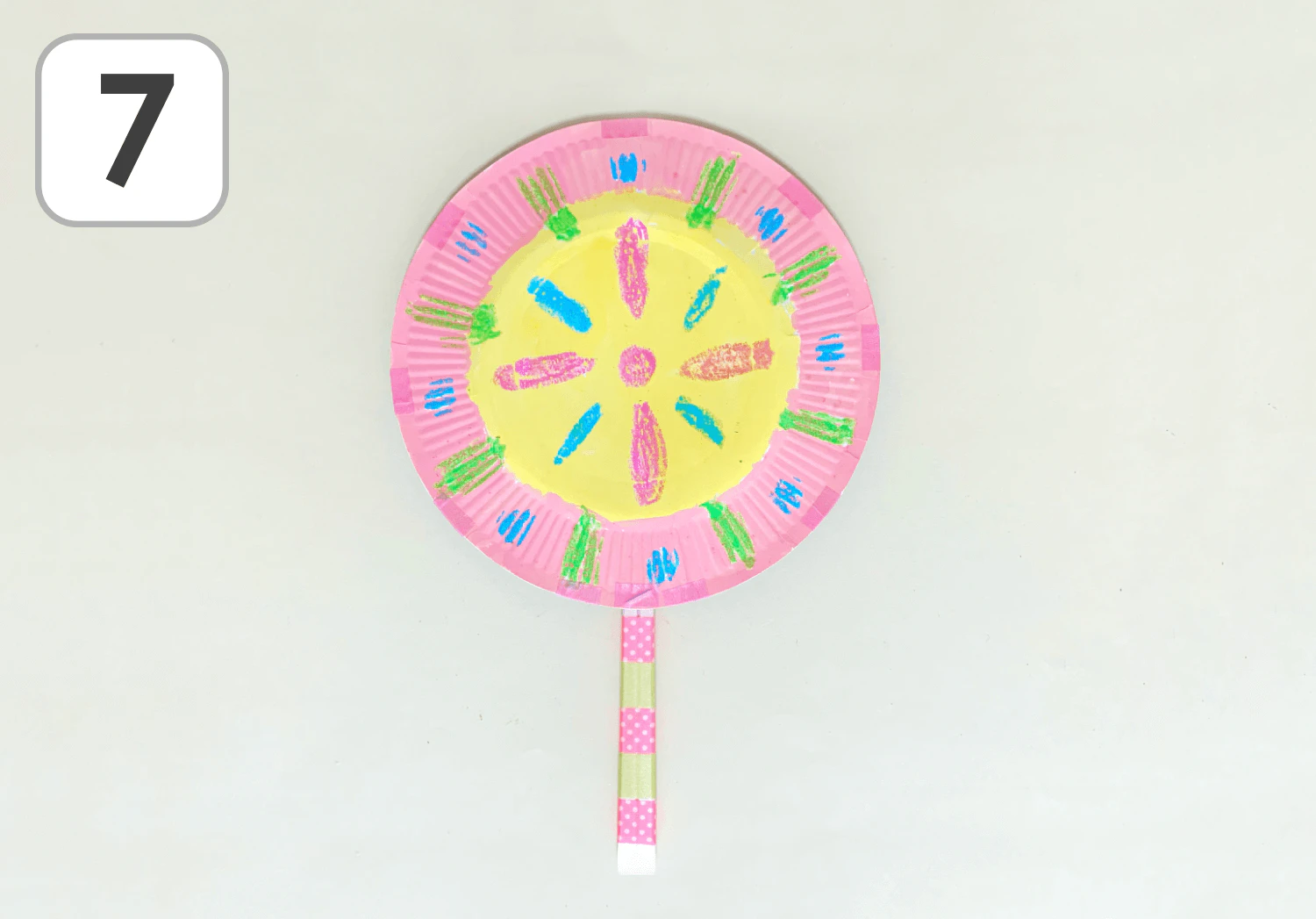 花火の紙皿うちわの製作手順7