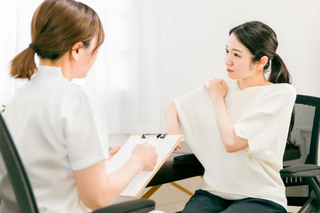 相談する女性