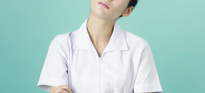 考えている女性