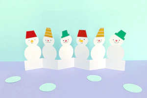 切り紙のつながる雪だるま