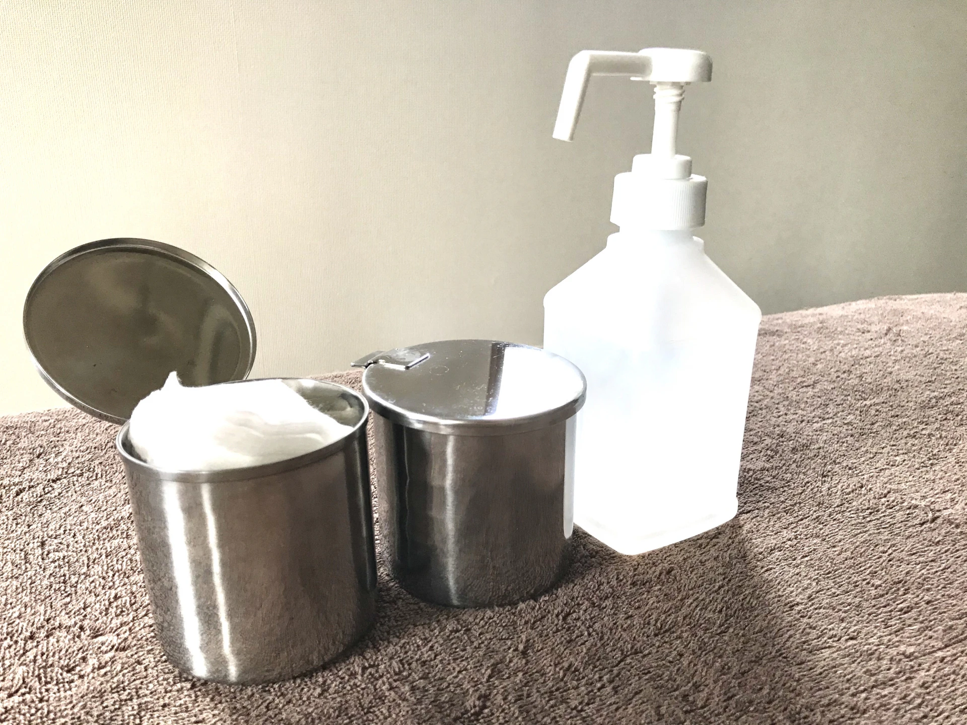 消毒用アルコールと脱脂綿