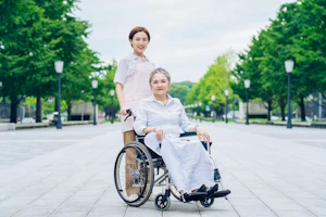車いすに乗る女性
