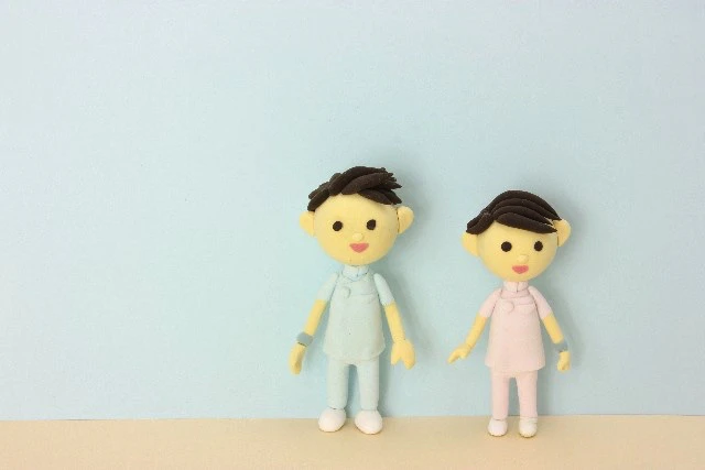 男女の看護師のマスコット