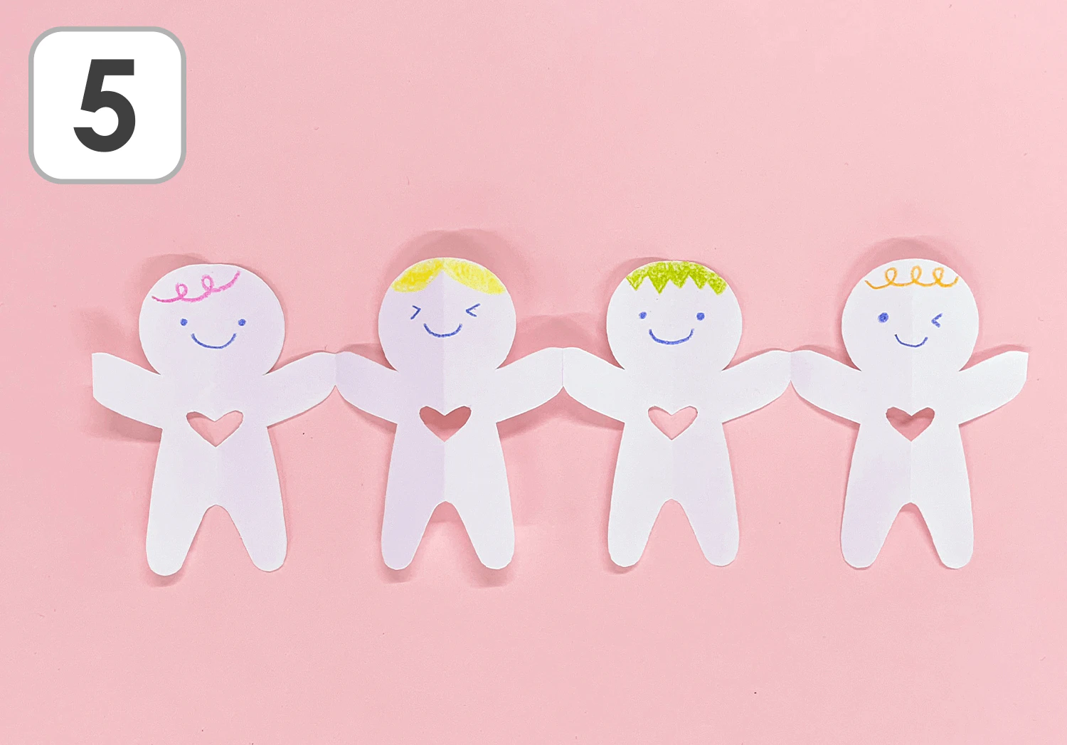 つながる切り紙手をつなごう!の製作手順5