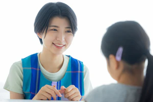 児童養護施設の給料はいくら? 児童指導員の平均年収と職種や資格による給料実態を解説