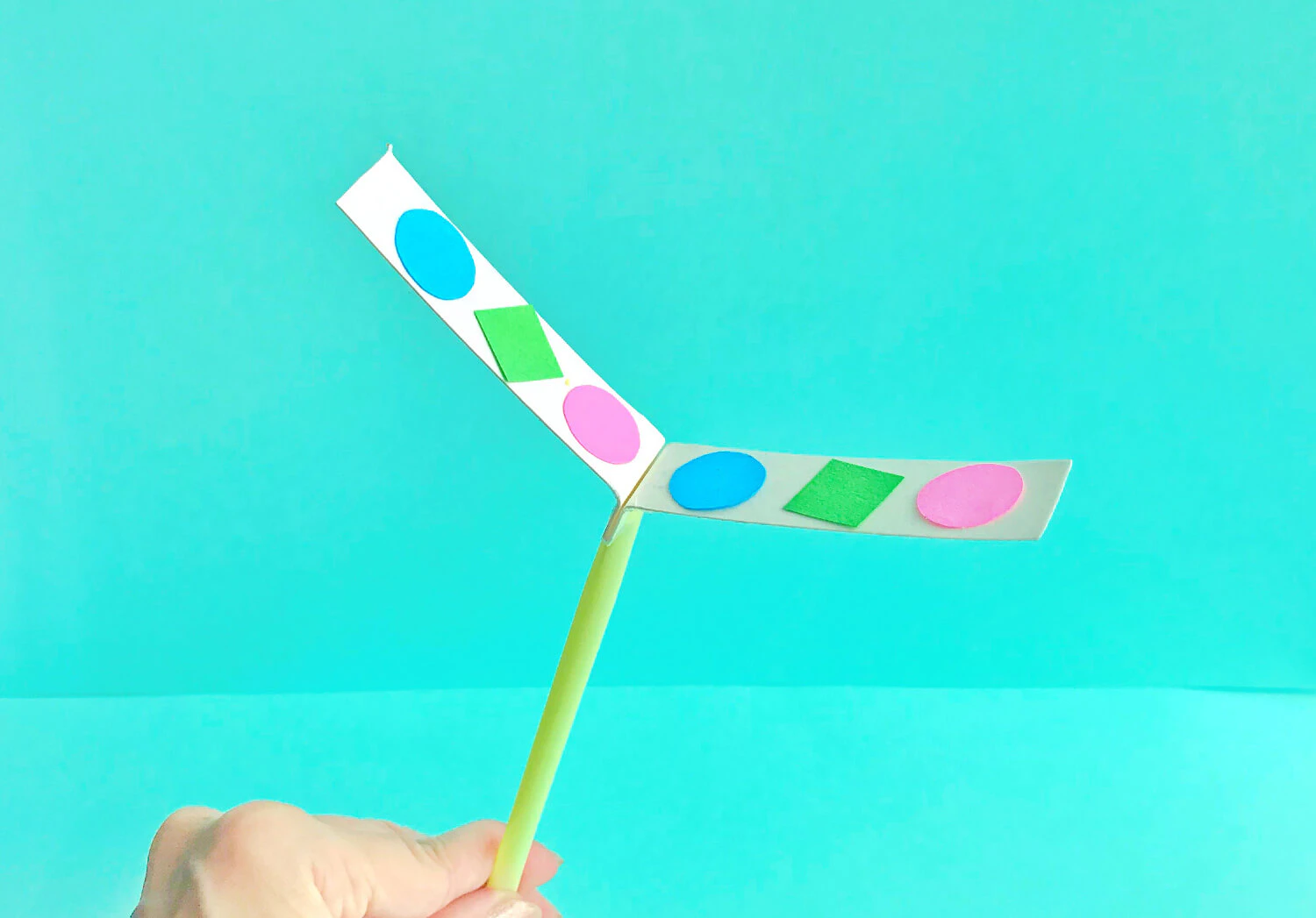 牛乳パックとストローで作った竹とんぼ