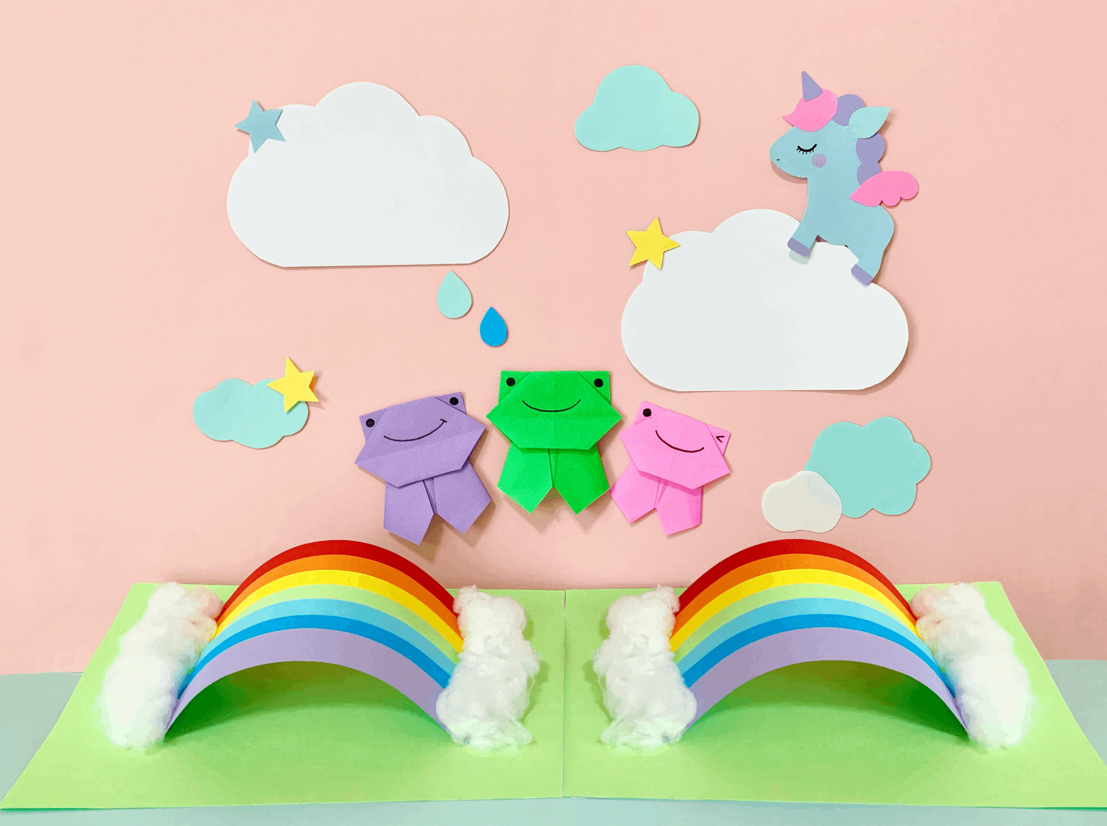 雨上がりの虹の壁面