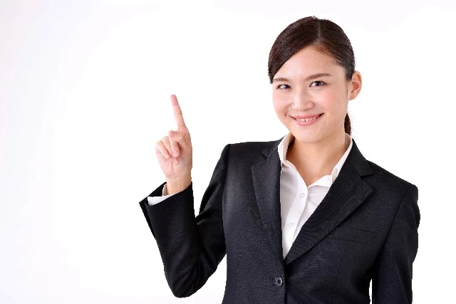 スーツの女性 ポイント
