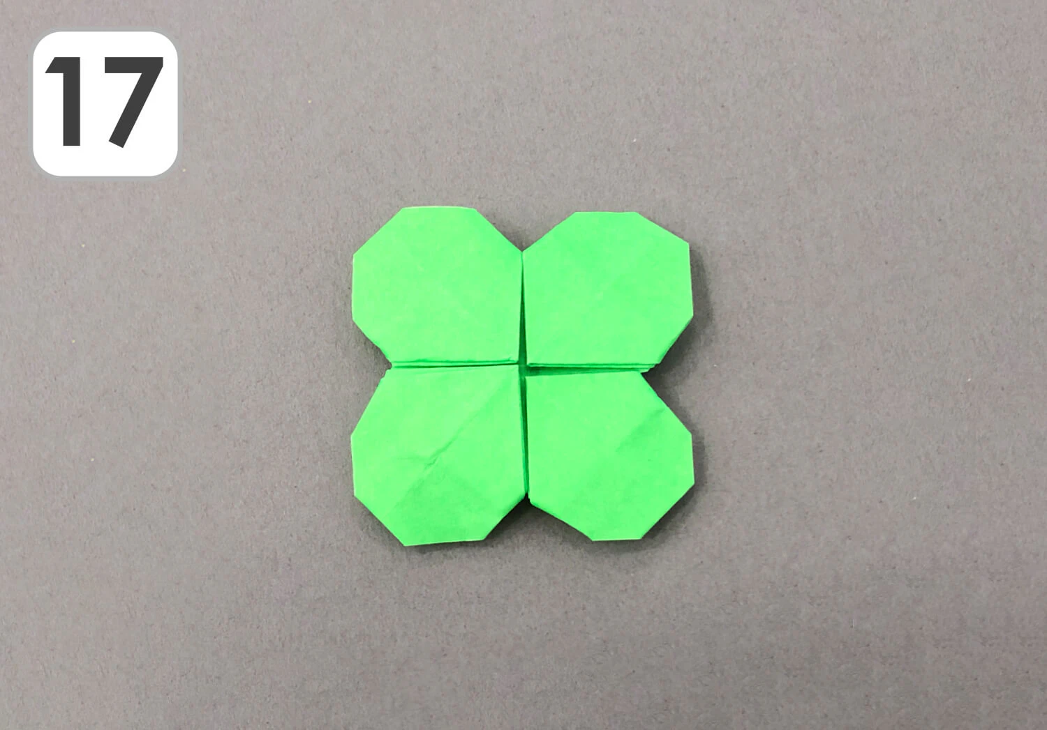 おりがみ1枚で作るクローバー完成図