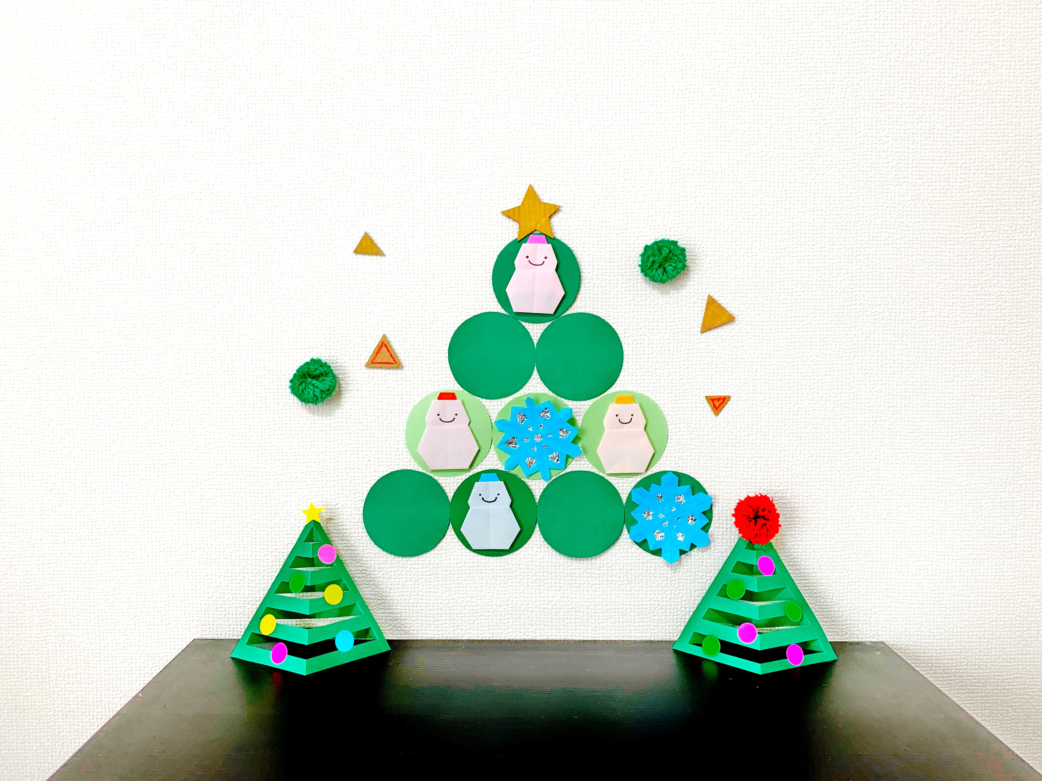 ぺたぺたクリスマスツリーの壁面