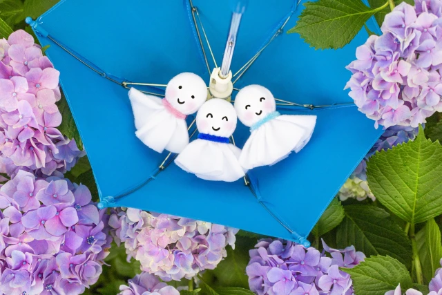 紫陽花とてるてる坊主