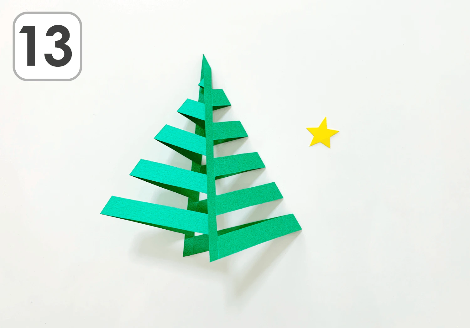 切り紙ツリーと雪の結晶の製作手順13