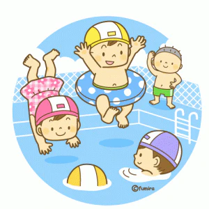 プールで遊ぶ園児