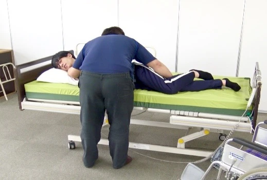 テコの原理を活用して上体を起き上がらせる