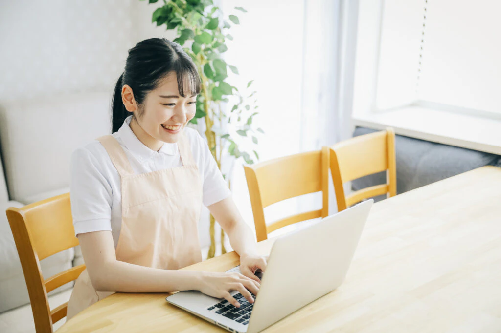 保育士は副業できる? 注意点や収入・スキルアップにつながる仕事を紹介