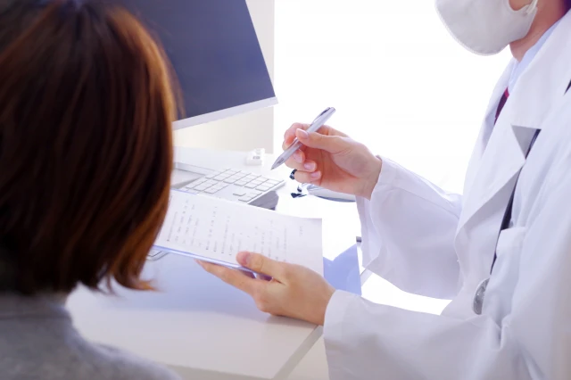問診をする医師