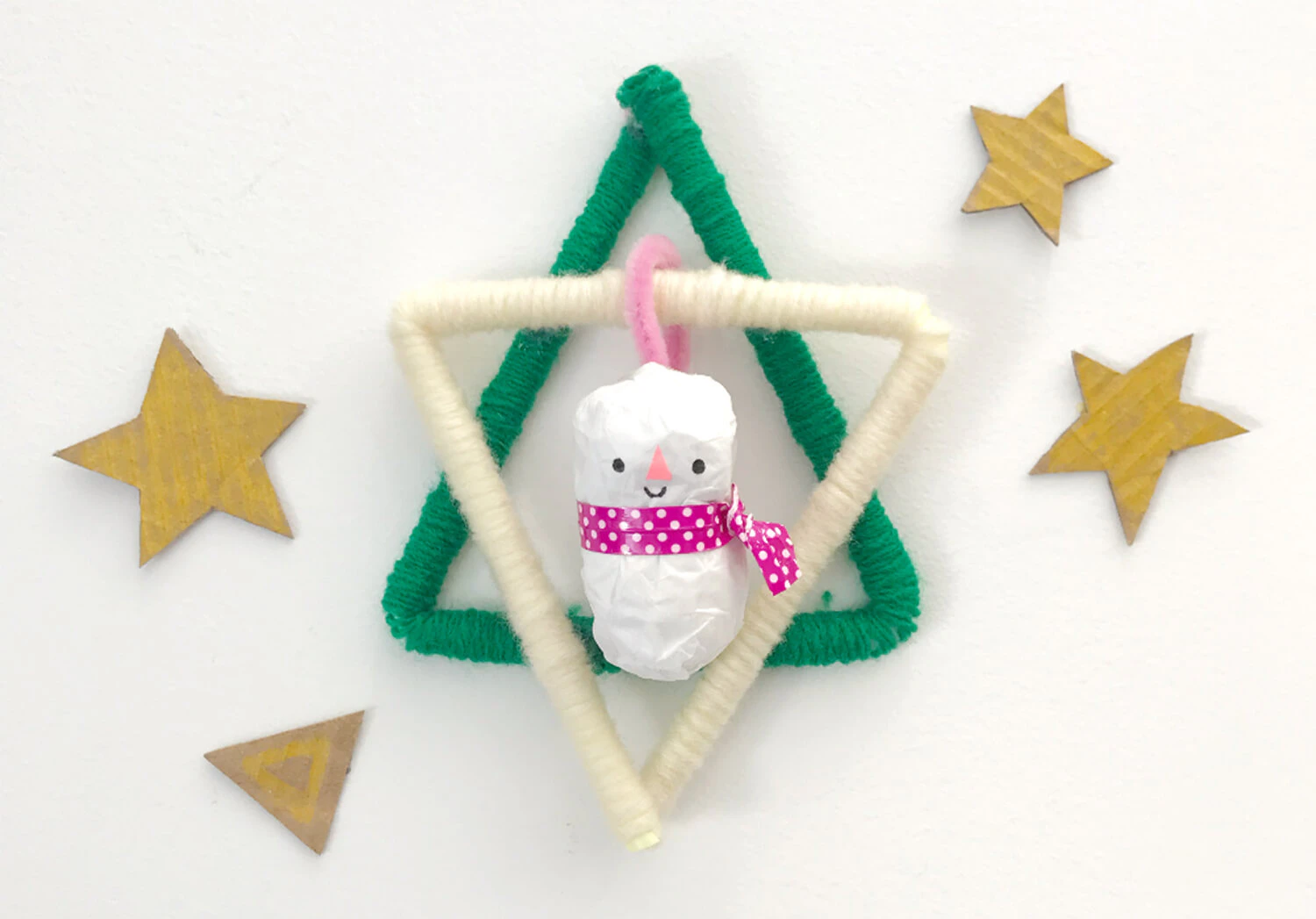 毛糸とストローの星飾りのアレンジ