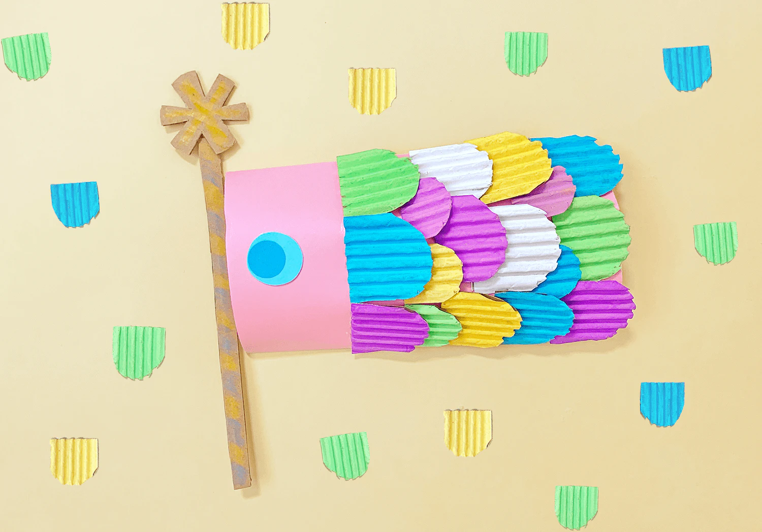 カラフルダンボールのこいのぼりの製作