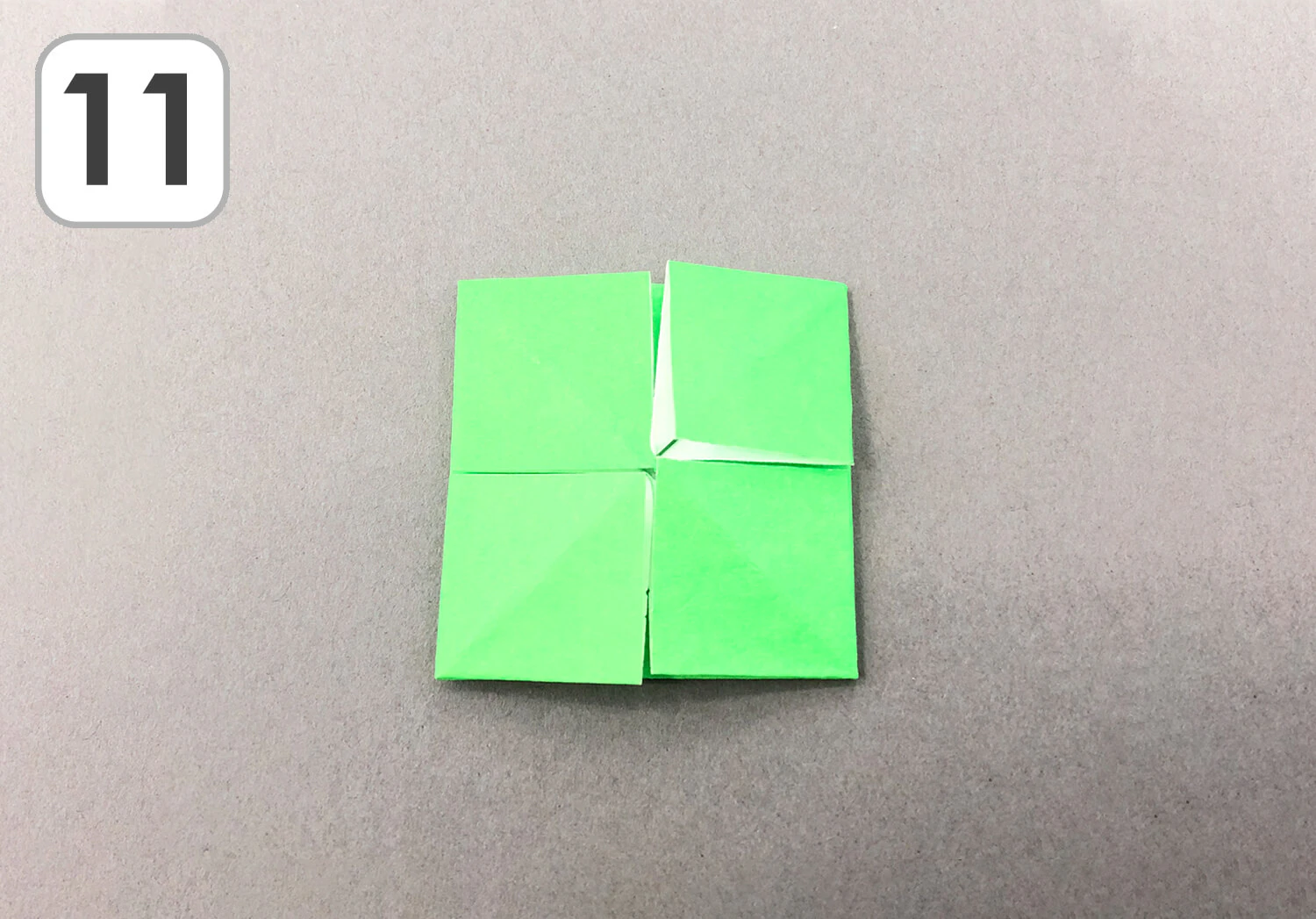 おりがみ1枚で作るクローバーの作り方11