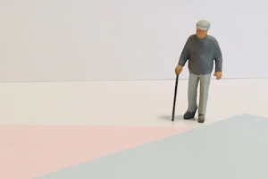 杖をつくお年寄り