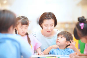 保育士さんと子供