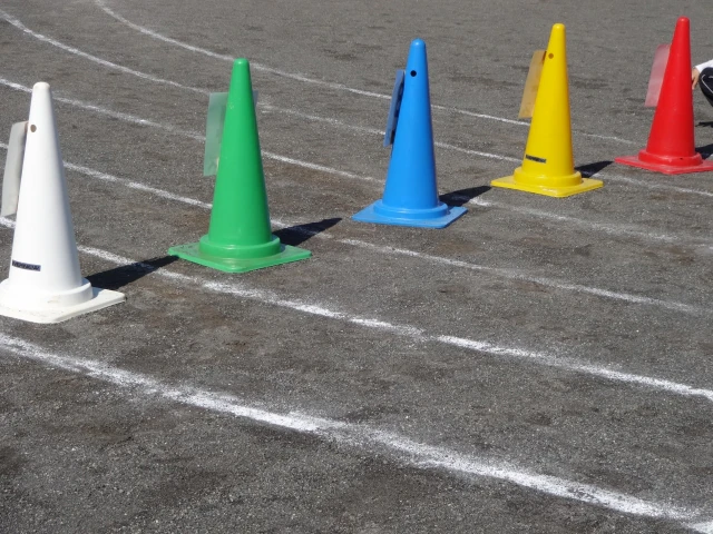 カラフルな三角コーン