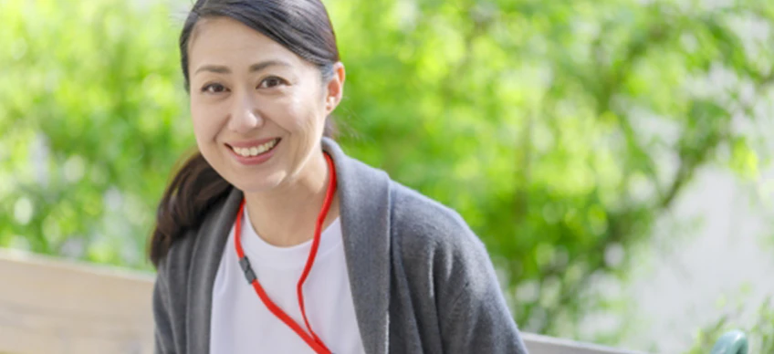 笑顔の女性理学療法士