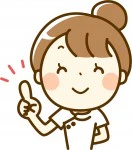 微笑む白衣の女性