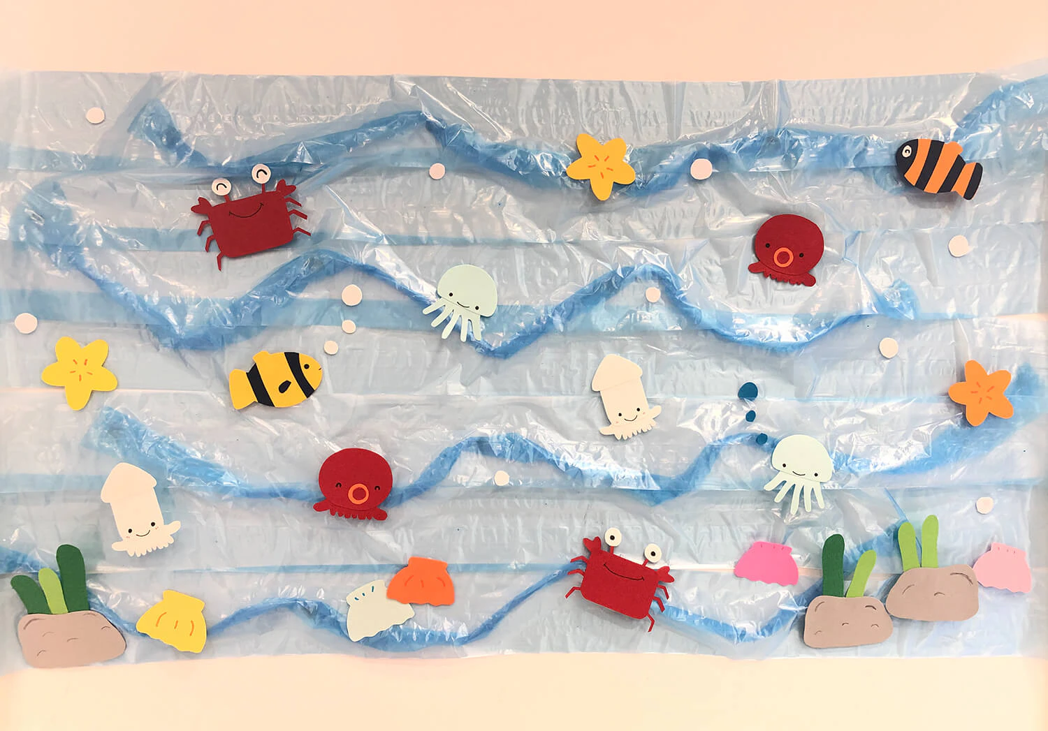 海の生き物の壁面