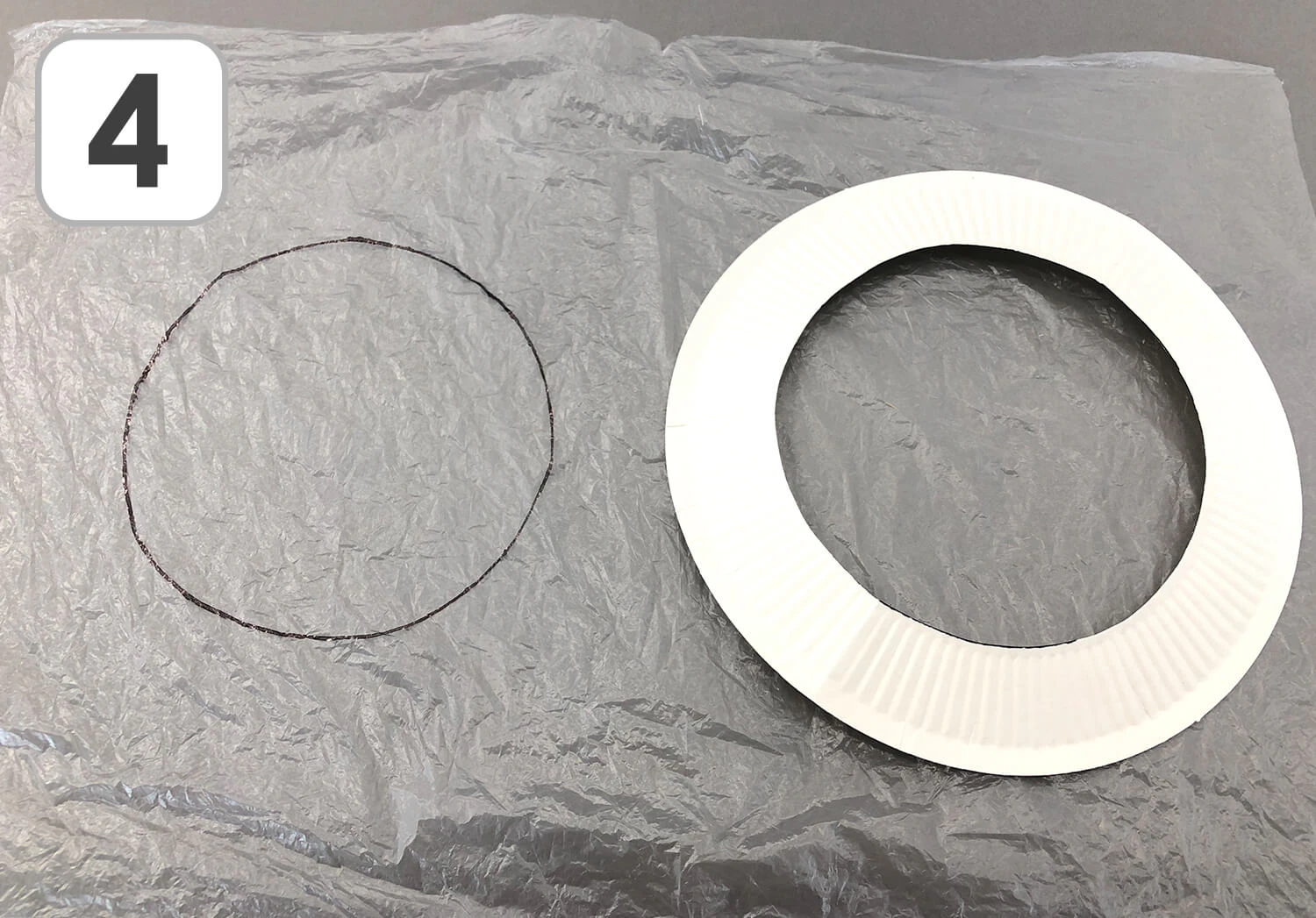 紙皿を使ったクラゲの製作手順4